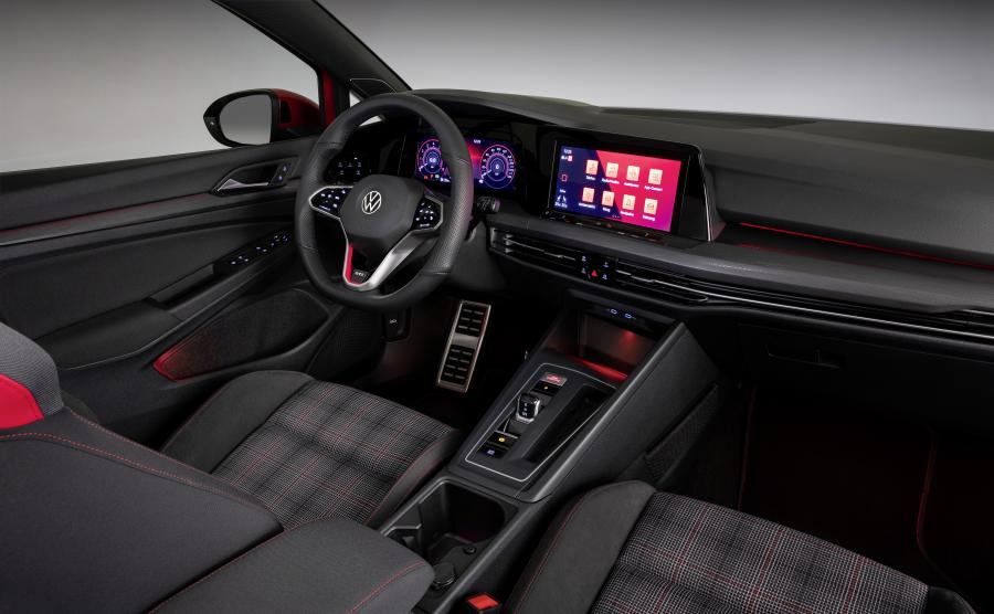 Торпедо Volkswagen Golf GTI 2020 года  (WW) (фото 17 из 46)